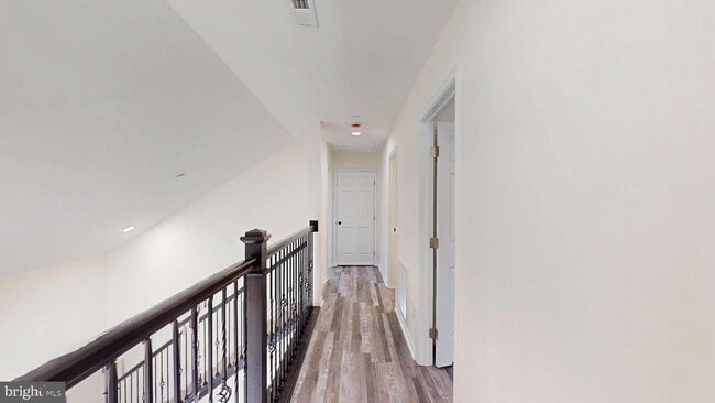 Building Photo - 40750 King Dr