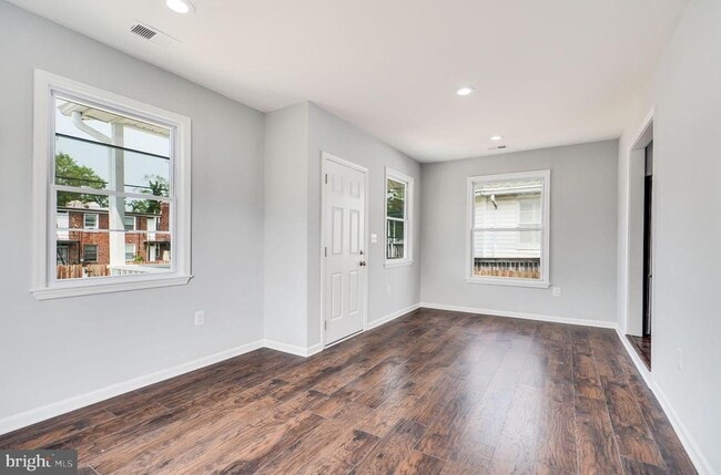 Building Photo - 3312 D St SE