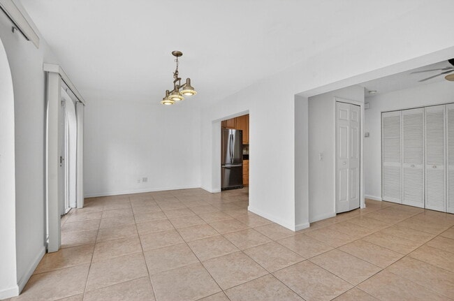 Building Photo - 6671 Via Regina