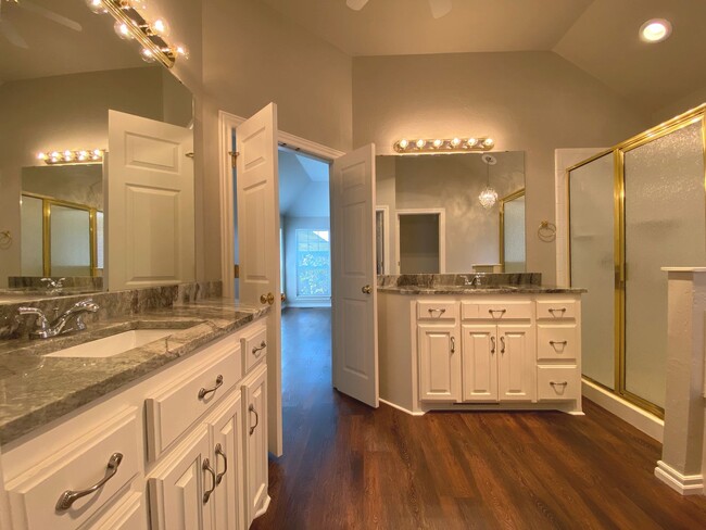 Building Photo - Absolute Dream in NW OKC!!