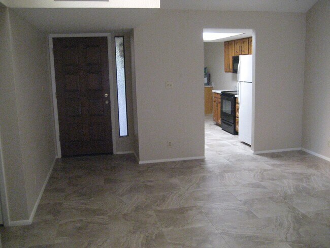 Building Photo - 9117 E Evans Dr