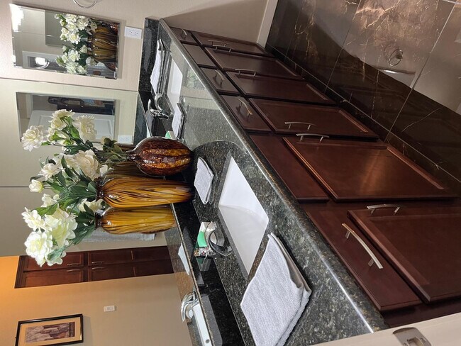 Building Photo - 2511 W Queen Creek Rd