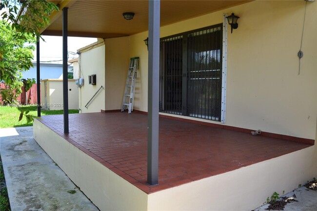 Building Photo - 7855 SW 17th Terrace