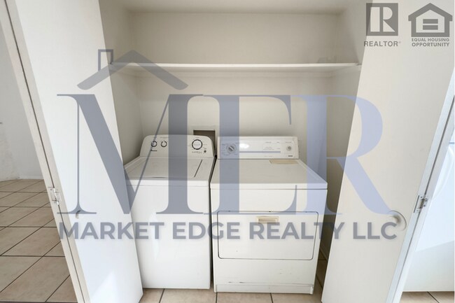 Building Photo - 2Bed/2Bath Apartment at Peoria Ave/19th Ave! Ready for Immediate Move-In! -- All Tile Flooring!