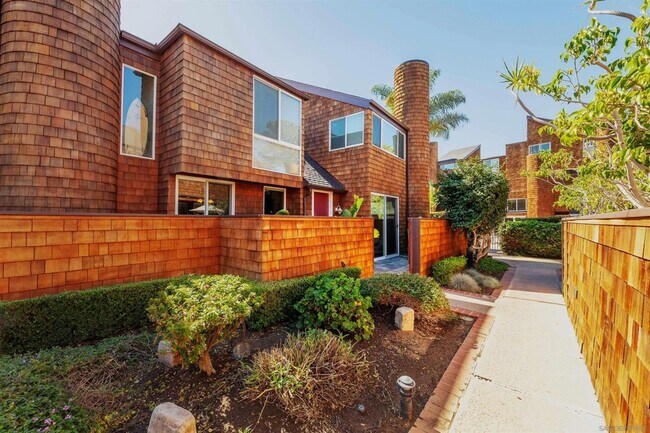 Building Photo - 325 S Sierra Ave