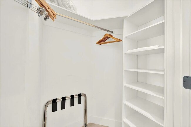 Building Photo - 4010 S Ocean Dr