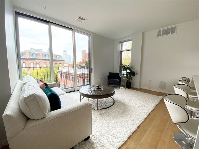 Building Photo - 7 E Springfield St