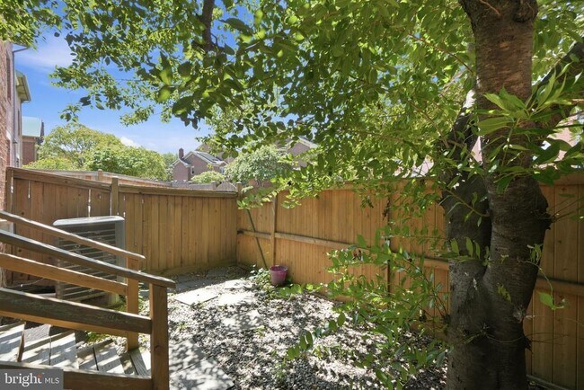 Building Photo - 541 Colecroft Ct
