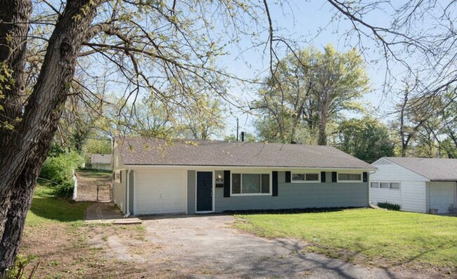 Building Photo - Coming Soon! South KC Home! $1325.00!