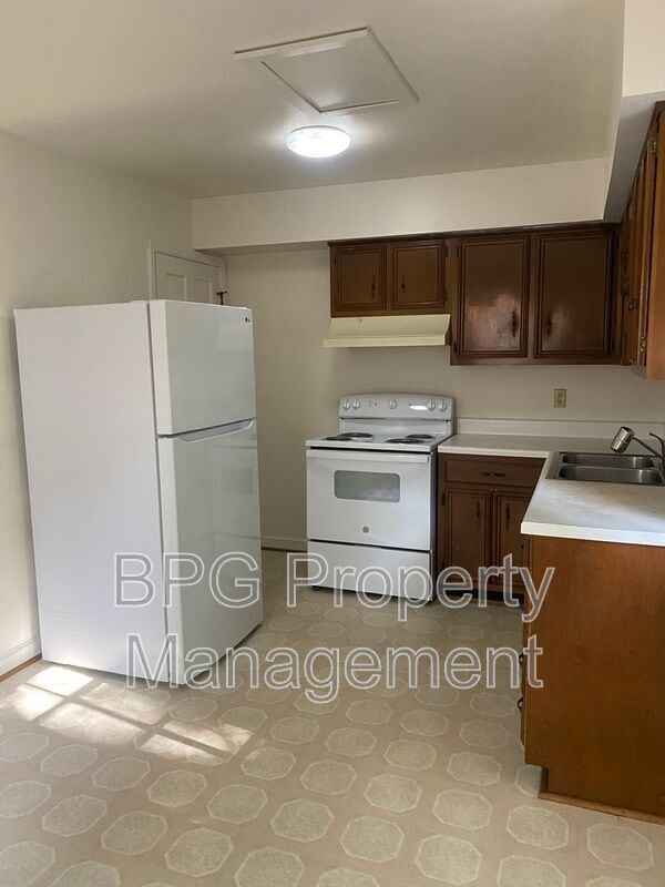 Building Photo - 307 Wintergreen Ave