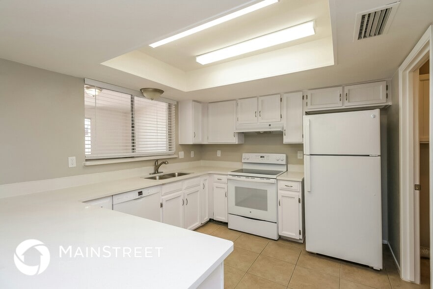 Building Photo - 1509 S Cochise