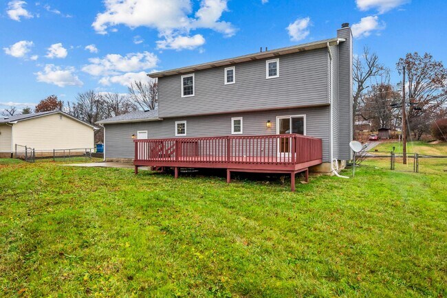 Building Photo - 215 Darrell Dr