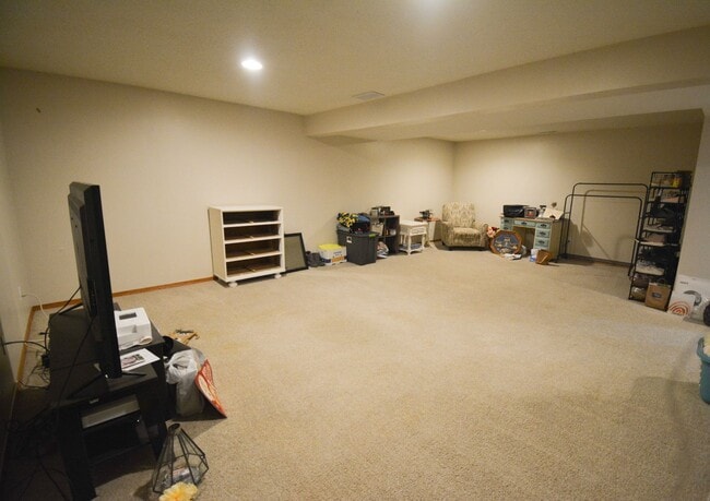 Building Photo - Great location, roomy yard, huge garage!