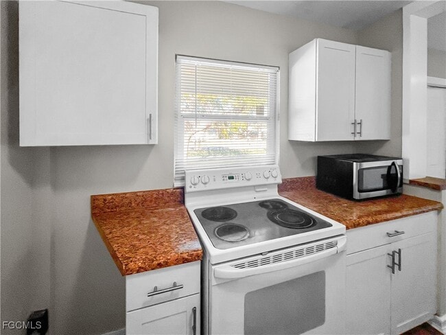 Building Photo - 1918 Grace Ave