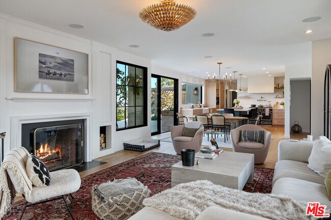 Building Photo - 2720 Hollyridge Dr
