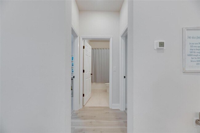 Building Photo - 5541 Del Coronado Dr