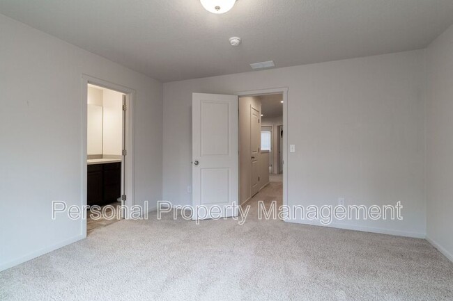 Building Photo - 744 NE 138th Pl
