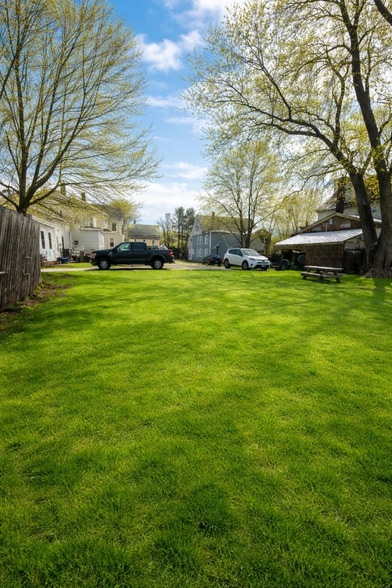 Building Photo - 289 Main St