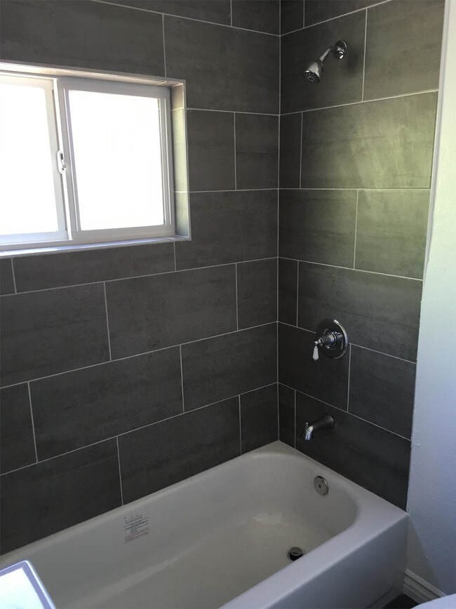 Building Photo - 1838 E 7th St