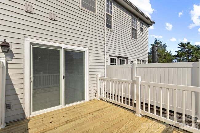 Building Photo - 11022 Garden Oaks Ln