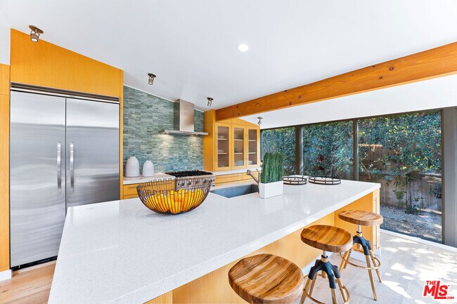Building Photo - 6225 Frondosa Dr