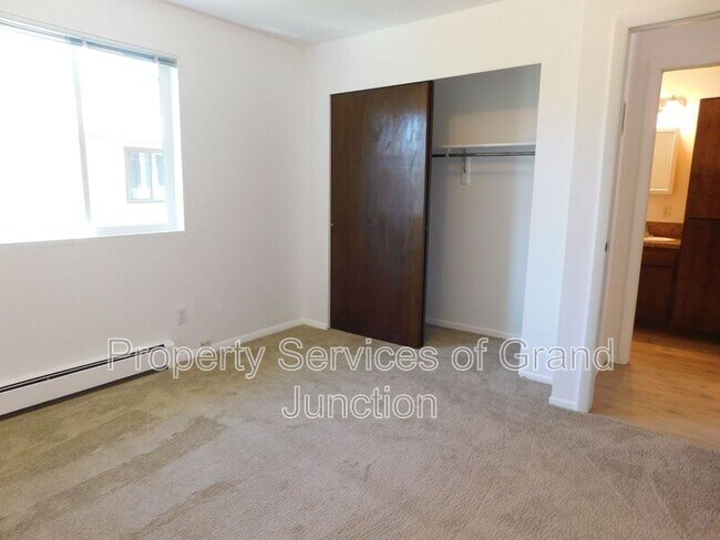 Building Photo - 3292 Lombardy Ln