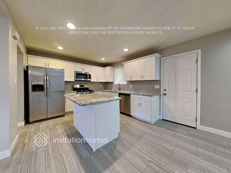 Building Photo - 1539 W 7th St