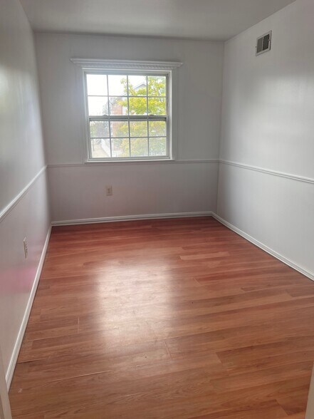 Building Photo - 133 Mermaid Ln