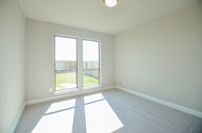 Building Photo - 7610 Blue Finch Ln