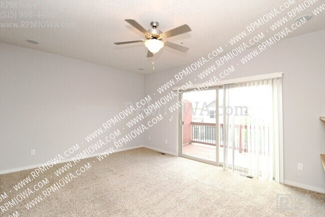 Building Photo - 216 NE Chalet Ln