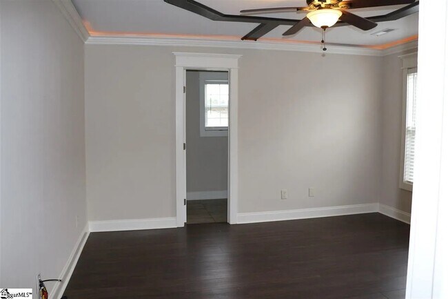 Building Photo - 204 Golden Leaf Ln