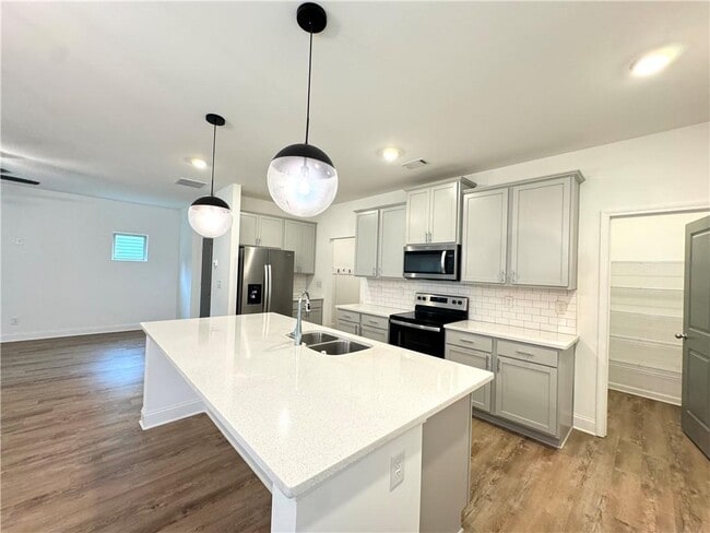 Building Photo - 2955 Vinca Dr