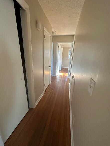 Building Photo - 4025 Knollbrook Dr NW