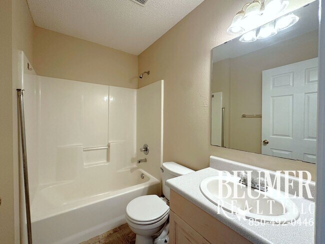 Building Photo - 3bd/2ba Home in Prime Location: Near Base, Close to Beaches!