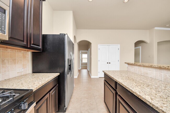 Building Photo - 2527 Horned Owl Dr