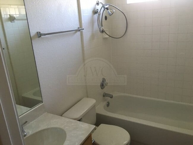 Building Photo - 4307 Windcrest Dr