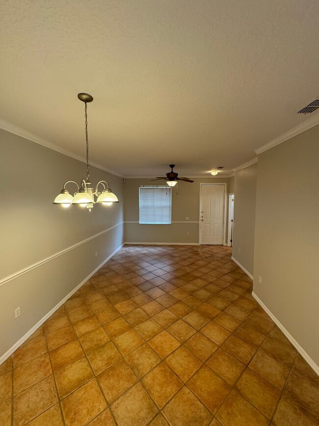 Building Photo - Avalon Park Town Center Townhome: 3 Bedroo...