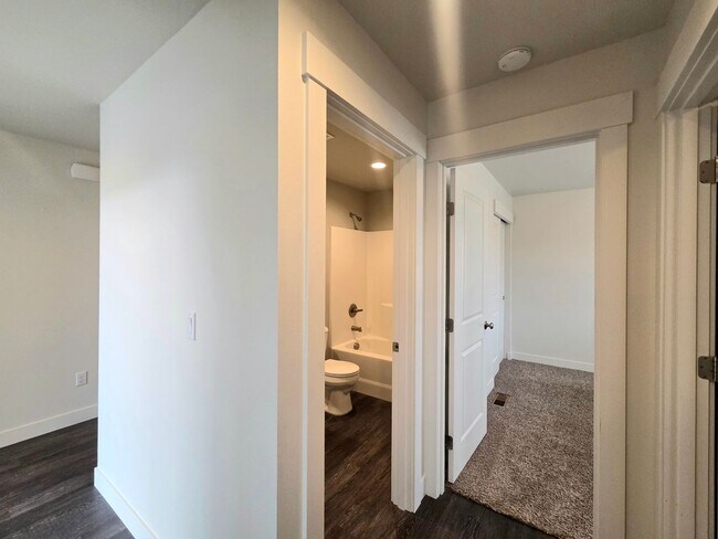 Building Photo - Newer Rambler in Mary Hill Estates!