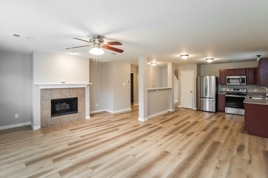 Building Photo - 2500 Briar Forest Dr