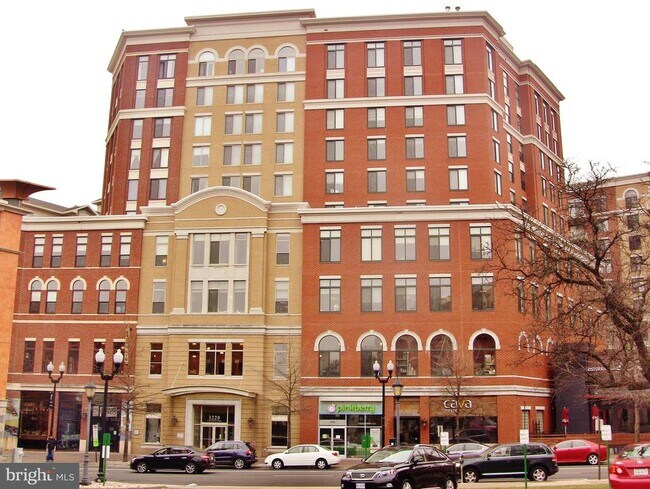 Building Photo - 1220 N Fillmore St