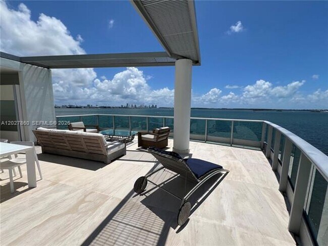 Building Photo - 1331 Brickell Bay Dr