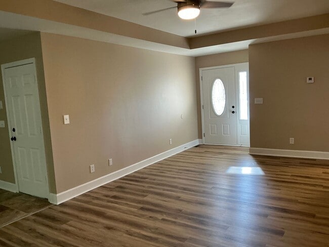 Building Photo - 824 Buckhorn Dr