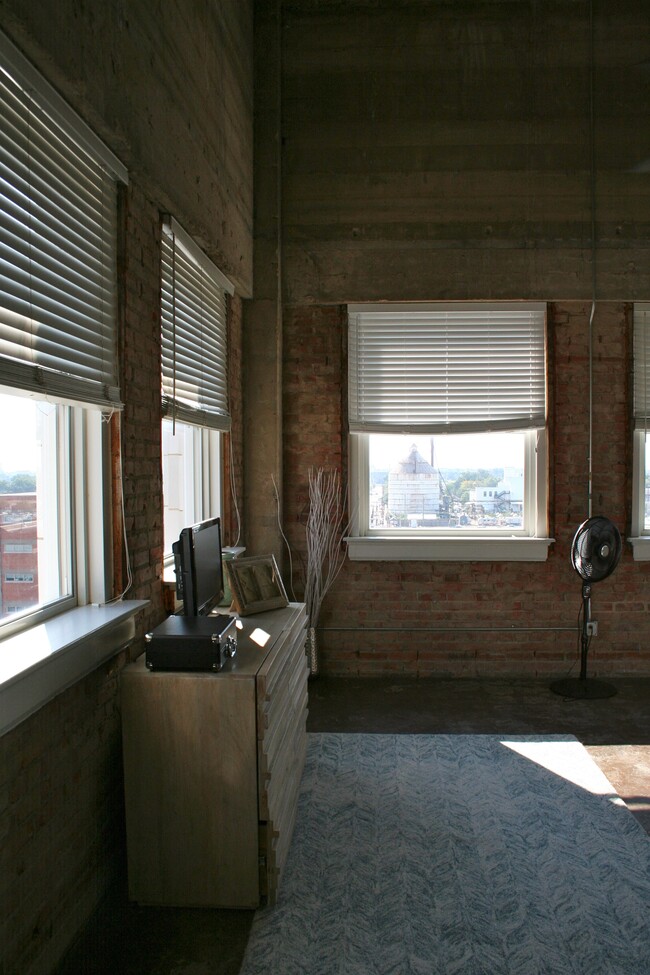 Building Photo - Praetorian Building