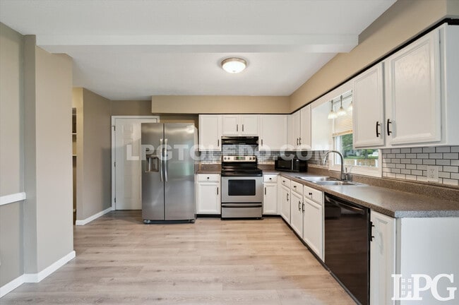Building Photo - 7044 Springfield Dr
