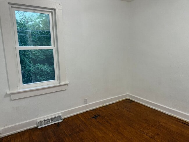 Primary Photo - 708 E Stanford Ave