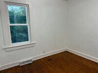 Building Photo - 708 E Stanford Ave