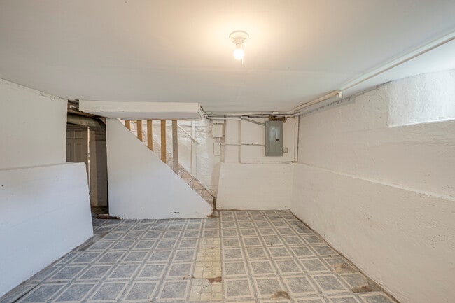 Building Photo - 373 Cedar St