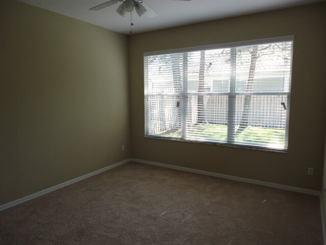Building Photo - 9303 Huntington Park Way