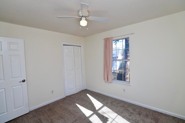 Building Photo - 21 N Trace Ct