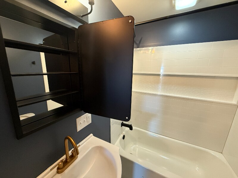 Building Photo - 201 Forest Ave